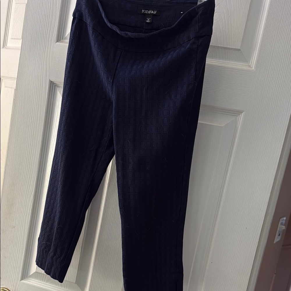 Roz & Ali Navy Capris
